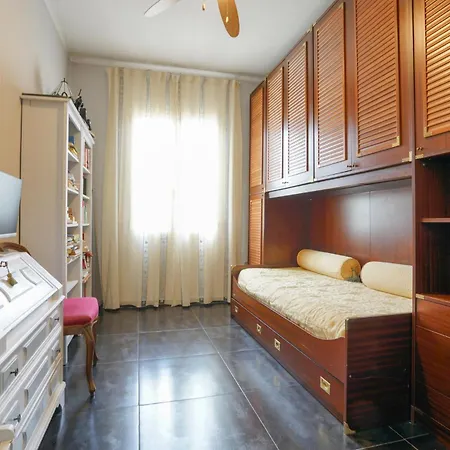 5 Bedroom Beautiful In Holiday home