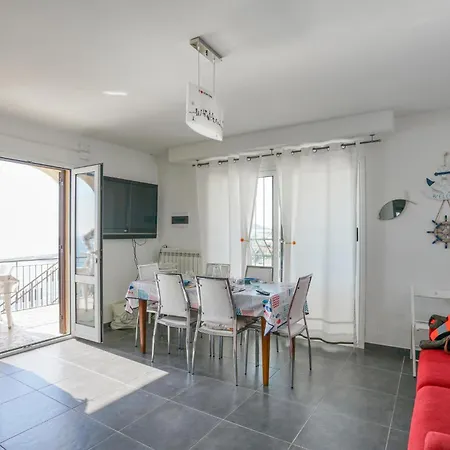 5 Bedroom Beautiful In Holiday home *