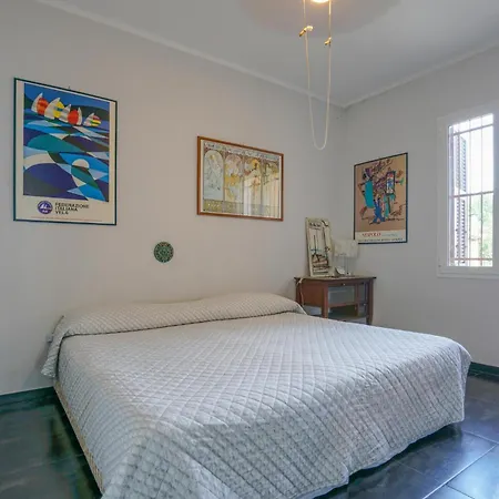 5 Bedroom Beautiful In Holiday home Cipressa