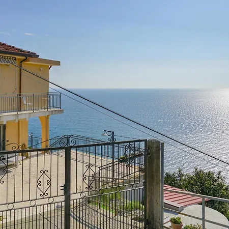 Holiday home 5 Bedroom Beautiful In