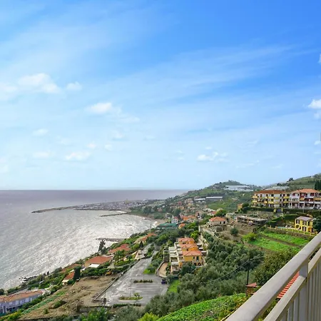 5 Bedroom Beautiful In Holiday home