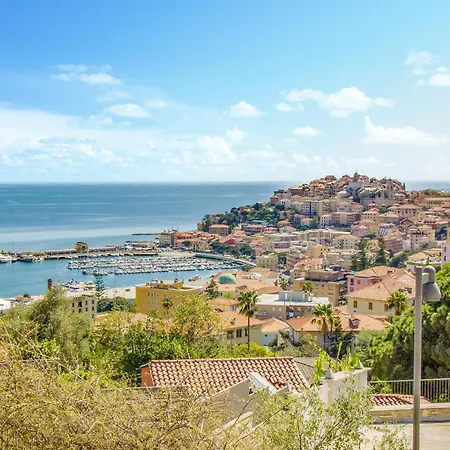 Holiday home 5 Bedroom Beautiful In