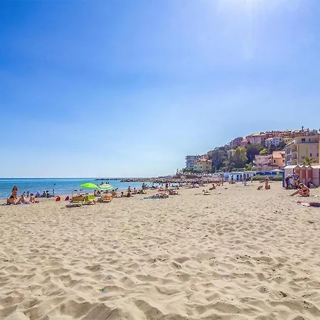 5 Bedroom Beautiful In Holiday home Cipressa
